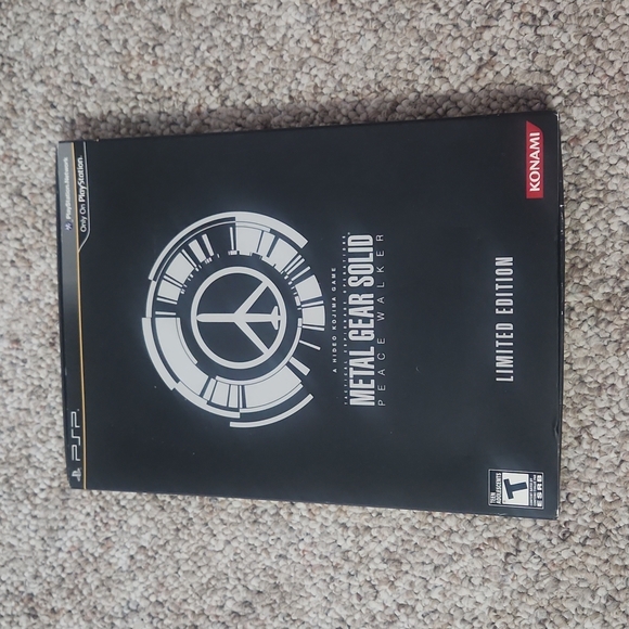 PSP Metal Gear Solid Limited Edition boxed set - Picture 1 of 2